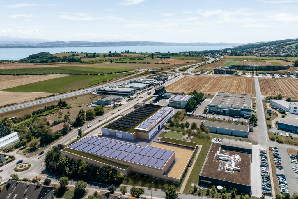 Image de synthèse concours d'architecture Larco Architecture Suisse vue aérienne panneaux solaires et lac Leman Pierzo
